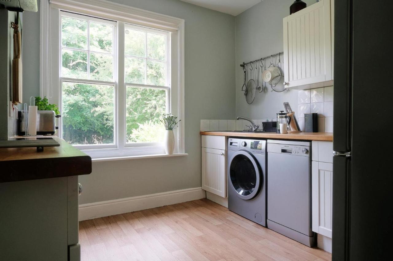 Apartment Contemporary 2 Bedroom Flat In *